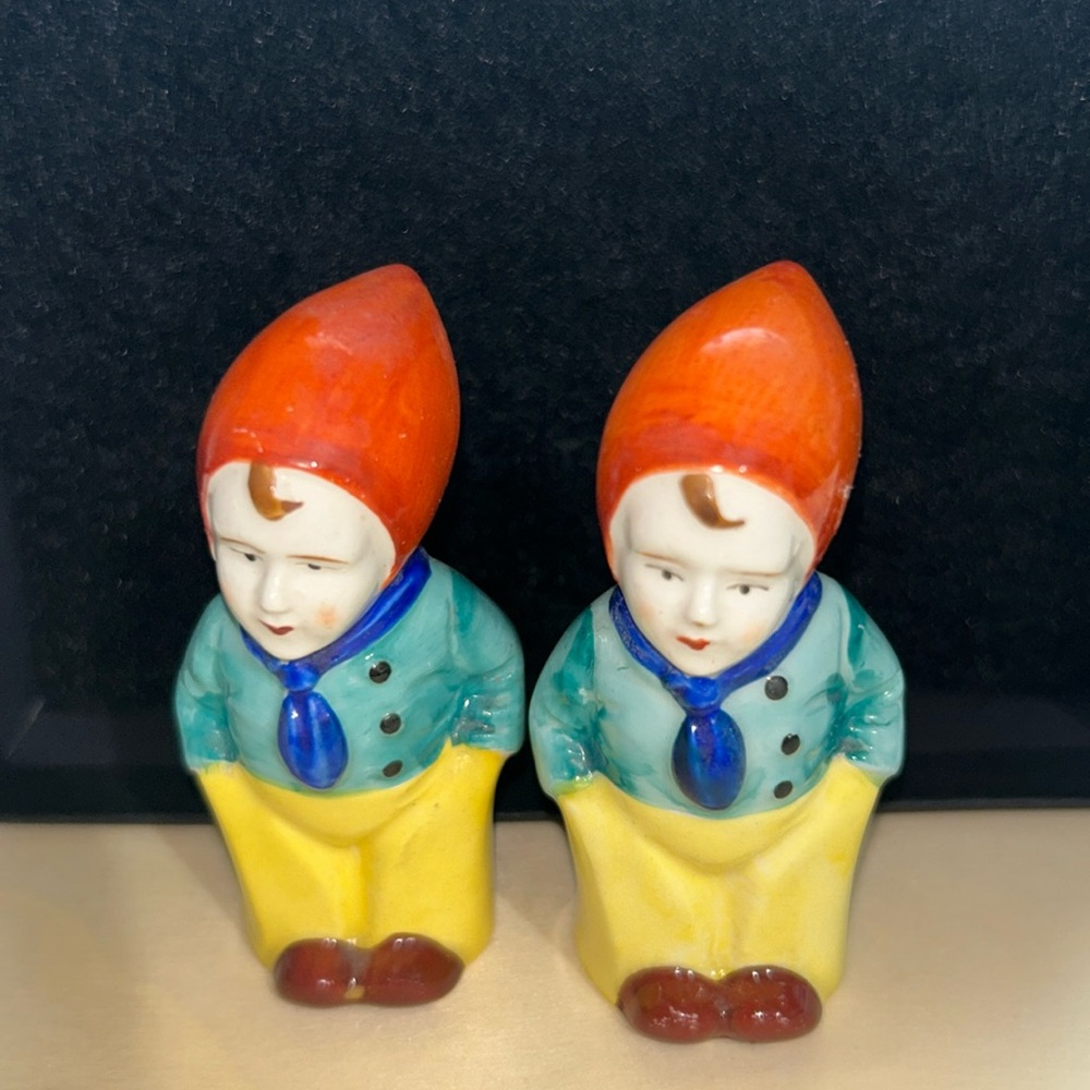 Adorable Vintage Dutch Boys Salt and Pepper Set - 1950's - 1960's